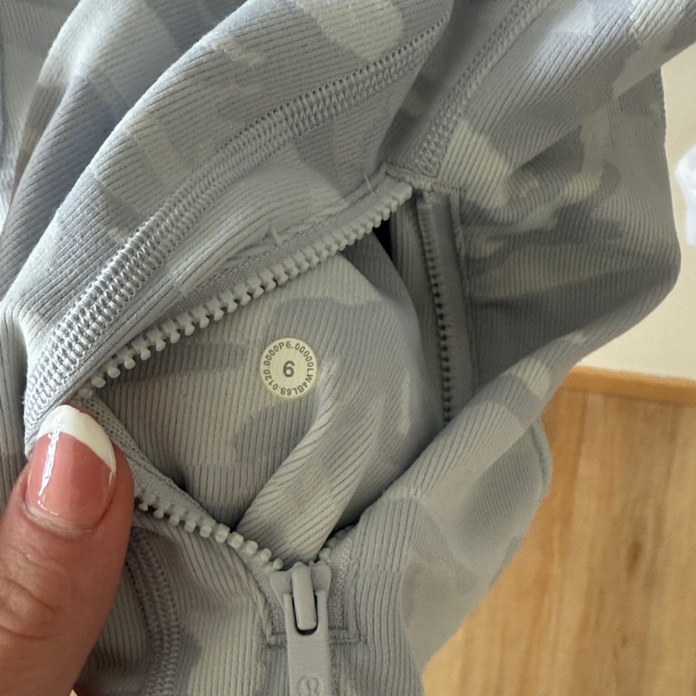 Lululemon Jacket - Picture 2 of 4